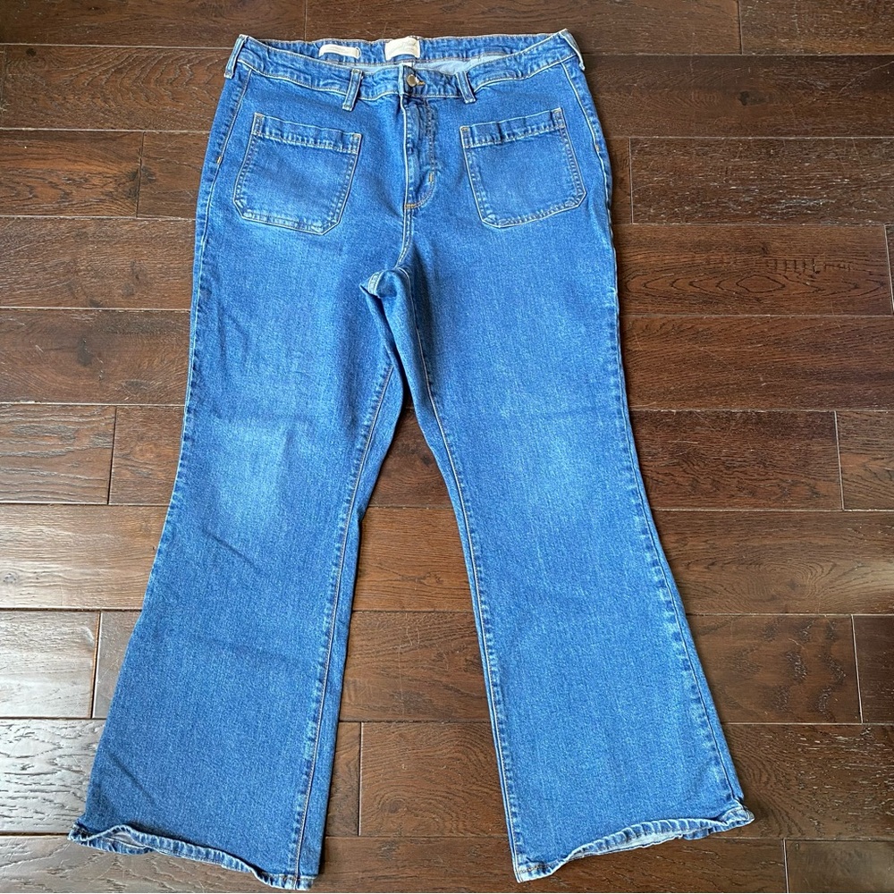Universal Thread  High Rise Flare Jeans - Picture 2 of 6